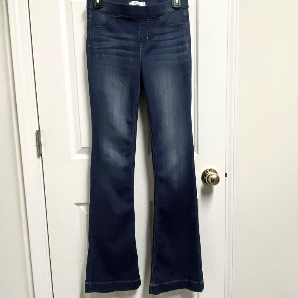Cello pull on Jeggings• medium